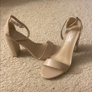 Woman’s heels size 6, blush/cream